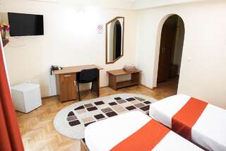 Отель Complex Ramiro Сучава Двухместный номер с 1 кроватью или 2 отдельными кроватями-2