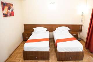 Отель Complex Ramiro Сучава Двухместный номер с 2 отдельными кроватями и балконом-11