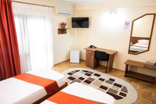Отель Complex Ramiro Сучава Двухместный номер с 1 кроватью или 2 отдельными кроватями-3
